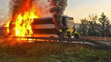 Un autocar românesc a explodat pe o autostradă din Austria!