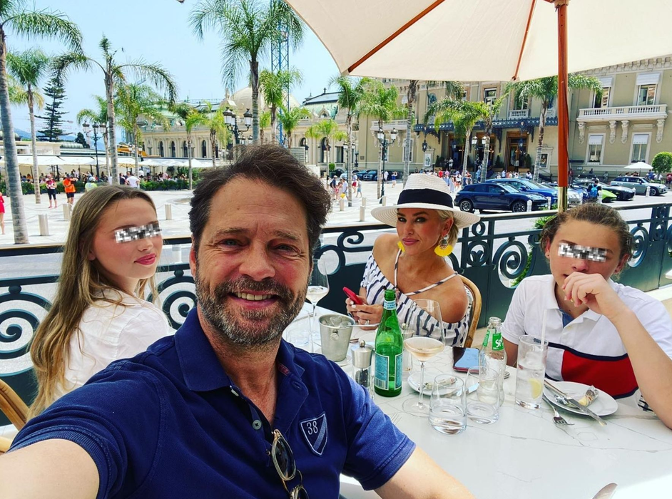 Cum arată familia actorului Jason Priestley. Sursa foto: Instagram