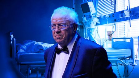 Marele actor este în continuare internat, are infecții și multiple escare! CANCAN.RO are toate detaliile de ultimă oră. Alexandru Arșinel este în stare foarte gravă, iar medicii sunt rezervați!