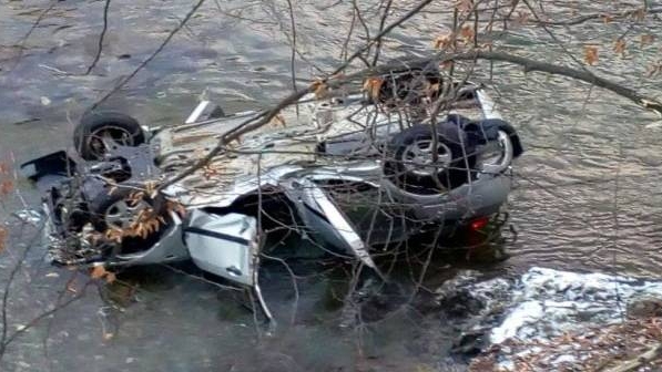 Trei bărbați au murit în această dimineață într-un groaznic accident în Gorj! Mașina a plonjat în râul Gilotru
