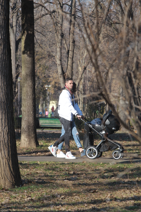 Adrian Stoian, alături de Daniela și de copilul lor