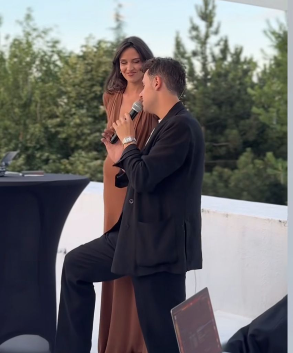 Cum a reacționat Oana Zara când a fost cerută în căsătorie. Imaginile s-au viralizat
