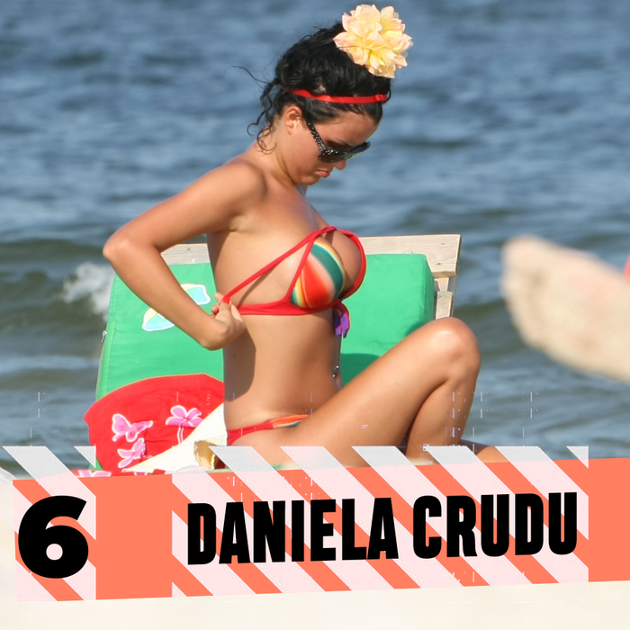 Top 30 vedete care “s-au jucat” cu sutienul pe plajă. Ce locuri ocupă în clasament Mihaela Rădulescu, Loredana Groza, Oana Zăvoranu, Ruby sau Roxana Vancea