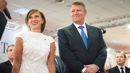 Carmen Iohannis, aparitie de SENZATIE la Targul de Carte Bookfest! A atras privirile tuturor cu tinuta de peste 3000 de euro