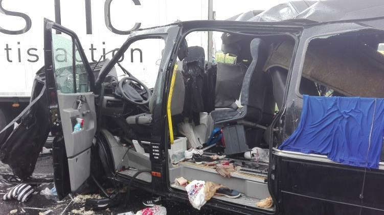 Trei români au murit, iar alţi şase au fost răniţi în teribilul accident