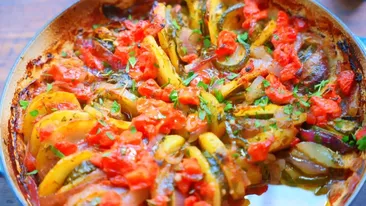 Briam ca pe coasta Mediteranei. Legume coapte în stil grecesc: gust intens, textură perfectă și arome fresh