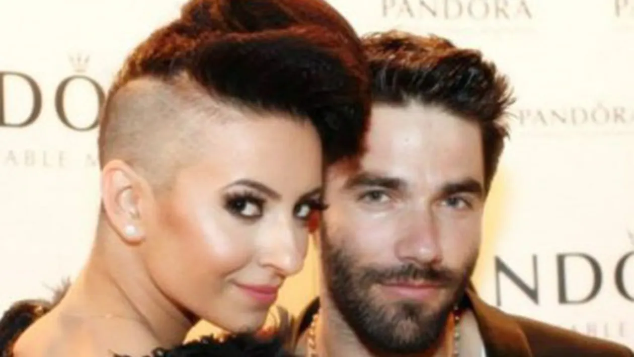 Imaginea de o mie de cuvinte! Giulia Anghelescu, intr-o tinuta care i-a lasat la vedere spatele tatuat! Vezi cat e de senzuala!