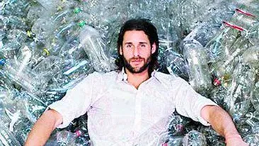 Face o insula din gunoaie reciclate