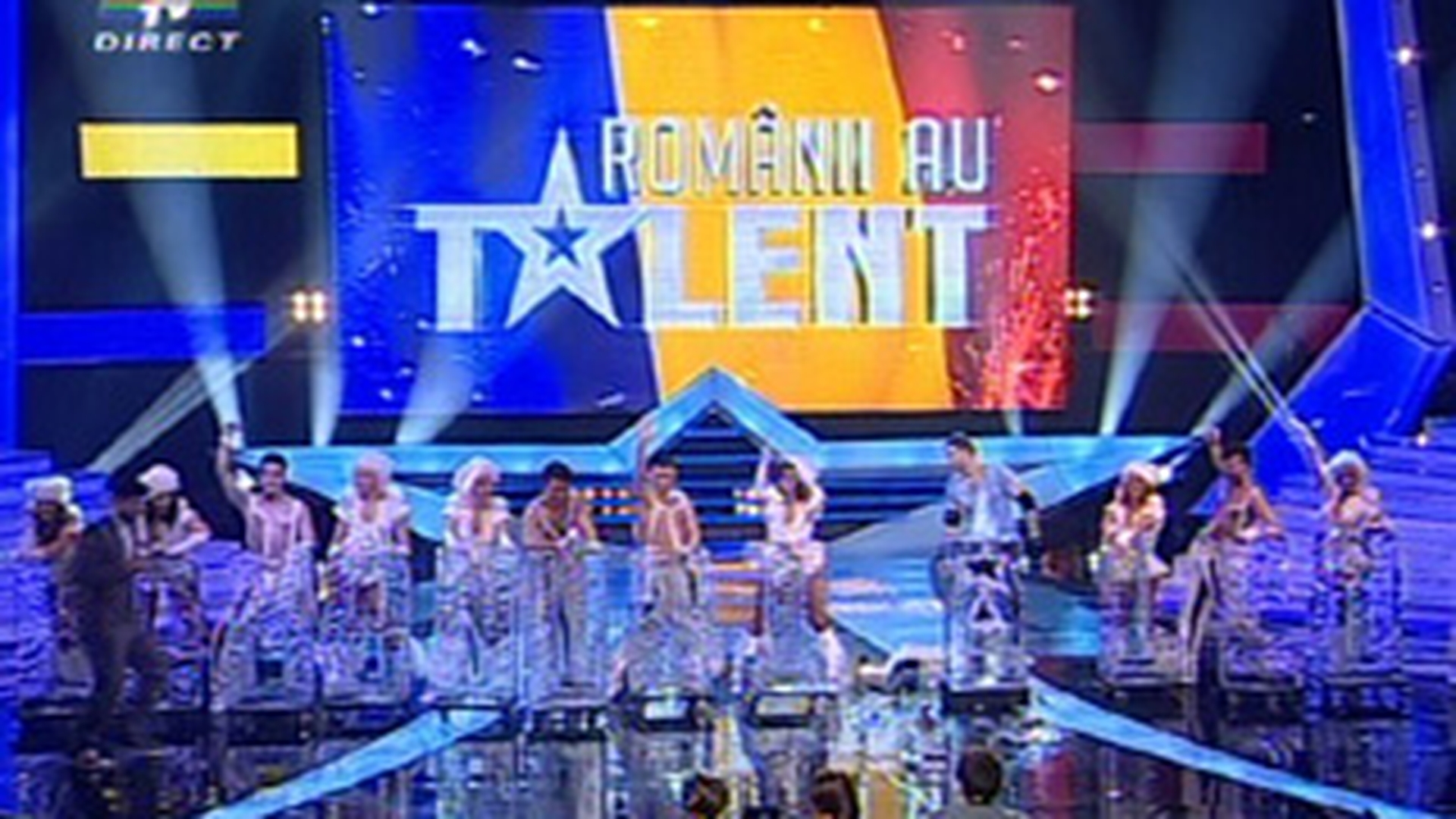 S-a jucat cu drujba si a sculptat in gheata literele care alcatuiesc numele show-ului "Romanii au talent"!