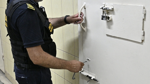 Criminalul care a ucis-o pe Melisa în 2023, torturat de doi polițiști de la Penitencirul Rahova. Agenții au fost trimiși în judecată