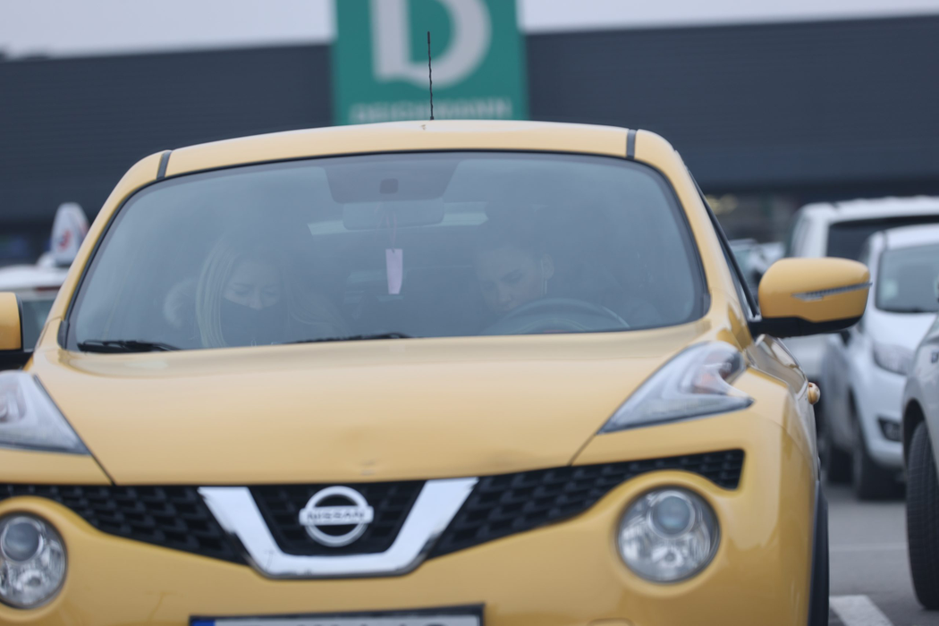 Lavinia Pîrva și-a îndeplinit sarcinile, iar apoi s-a răsfățat la shopping!  Soția lui Ștefan Bănică se descurcă în orice situație!
