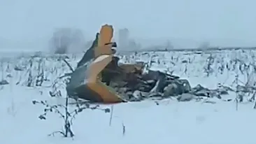 Primele imagini cu avionul prăbuşit în apropiere de Moscova. Din nefericire, nu sunt supravieţuitori