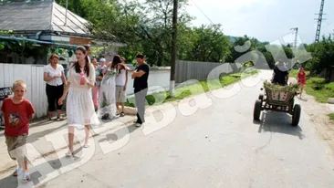 Monica Gabor, facuta praf de tarani: Esti o t***a! Te-au vandut interlopii de la unul la altul!