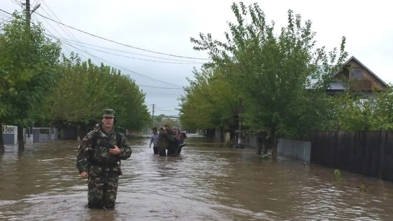 RO Alert - O sută de persoane au fost evacuate în județul Galați, în urma unei viituri. Pompierii intervin de urgență