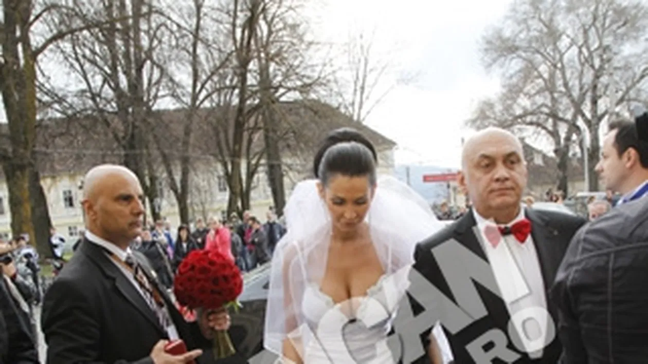 VIDEO EXCLUSIV Primele poze cu Nicoleta Luciu mireasa! Uite cat de bine arata in cea mai fericita zi din viata ei!