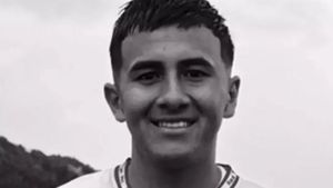 Doliu în lumea fotbalului! Un tânăr jucător s-a prăbușit pe teren, după ce s-a ciocnit cu portarul