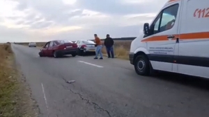 (VIDEO) Accident în lanț pe DJ 546 A, în Olt. Patru persoane, între care un copil de cinci ani, au fost rănite