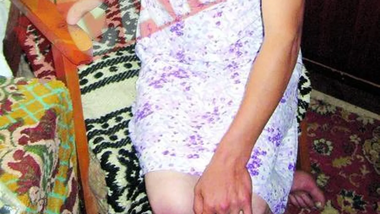 A fost deflorata cu degetul de varul ei