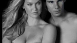 VIDEO Rafael Nadal si Bar Refaeli, intr-un pictorial sexy. Fosta iubita a lui Leo DiCaprio, in sanii goi!