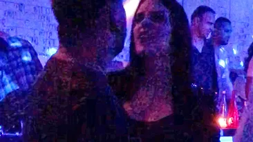 VIDEO EXCLUSIV. Puştoaica l-a zăpăcit cu un dans mega-erotic pe fiul fostului vicepremier!