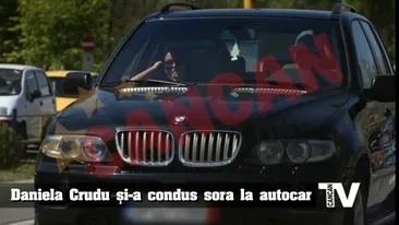 Daniela Crudu si-a dus sora la autocar