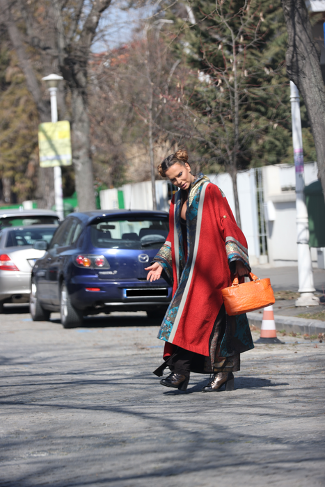 Anna Lesko se uită "obraznic" în obiectiv   (Foto: CANCAN.RO)