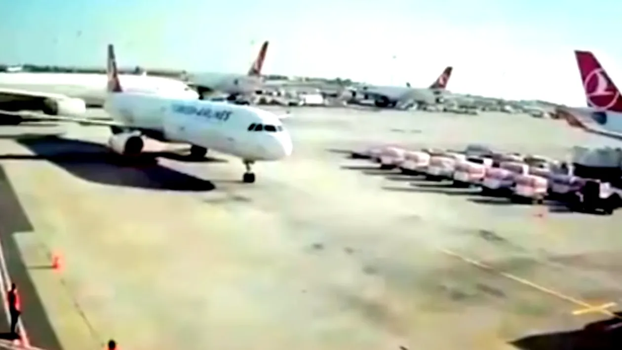 Două avioane pline cu pasageri s-au ciocnit pe Aeroportul Atatürk din Istanbul! Una dintre aeronave s-a rupt