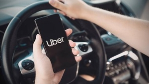 Cât a plătit o femeie din Timișoara pentru o cursă de 15 minute cu Uber-ul. Nu i-a venit să creadă ce sumă i-a afișat aplicația