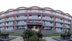 Camerista unui hotel din Mangalia, amenințată și dată afară de patron pentru că și-a cerut salariul