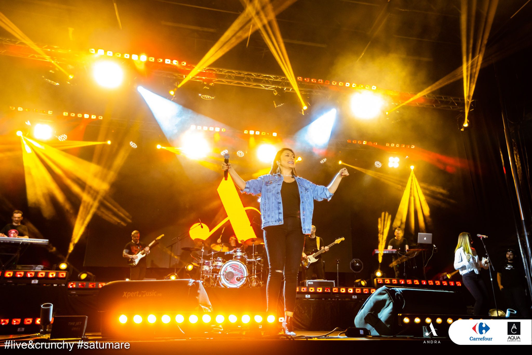 Andra Măruță s-a împlinit sau chiar e însărcinată?! Cum a apărut pe scenă la Satu Mare, în timpul ultimului concert