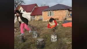 Exatlon made în România! O familie din Maramureș și-a amenajat în grădină o copie fidelă a circuitului din Republica Dominicană
