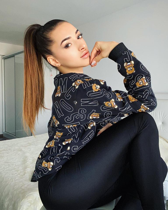 Larisa Iordache este din nou singură. Sexy-gimnasta, părăsită de iubit la doar trei luni de la logodna. FOTO