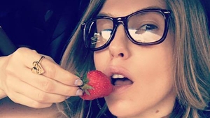 CORINA BUD cu „căpşunicile“ la vedere. Reacţia fanilor a fost neaşteptată: „Mă dezgustă“