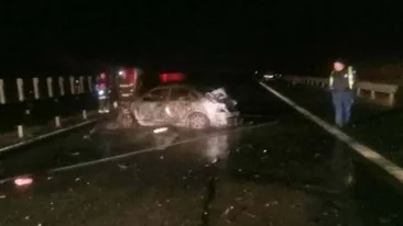 Accident grav pe A1! Două persoane au decedat, iar un autoturism a luat foc în urma impactului