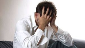 Un bărbat stă baricadat în casă de 55 de ani de frica femeilor. „Nu vreau să se apropie de mine”