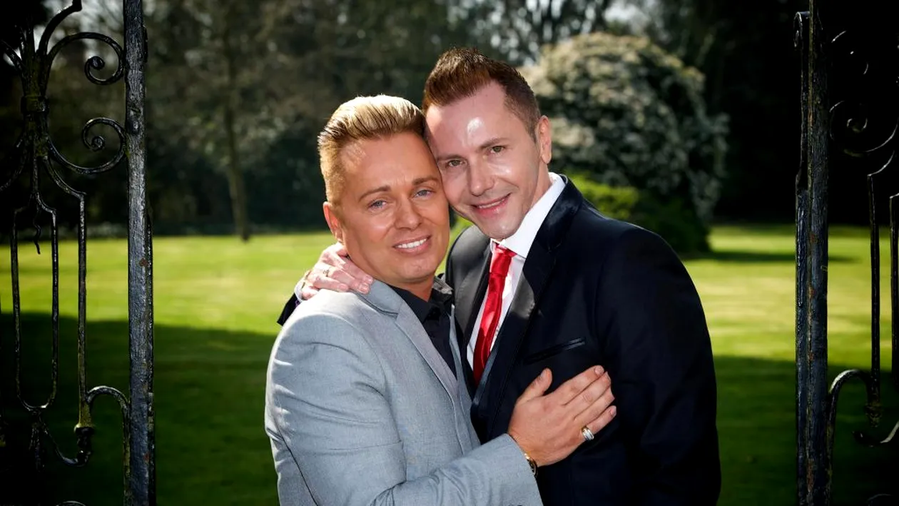 Se despart primii tați gay din Anglia, după o relație de 32 de ani! Unul dintre ei s-a îndrăgostit de fostul iubit al fiicei lor