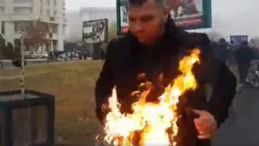 Vă mai aduceți aminte de preotul care și-a dat foc la sfințirea Catedralei din București? A renunțat la haina preoțească și...