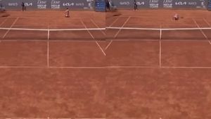 Un jucător de tenis s-a PRĂBUȘIT de două ori pe teren! Ce s-a întâmplat cu el, în timpul partidei