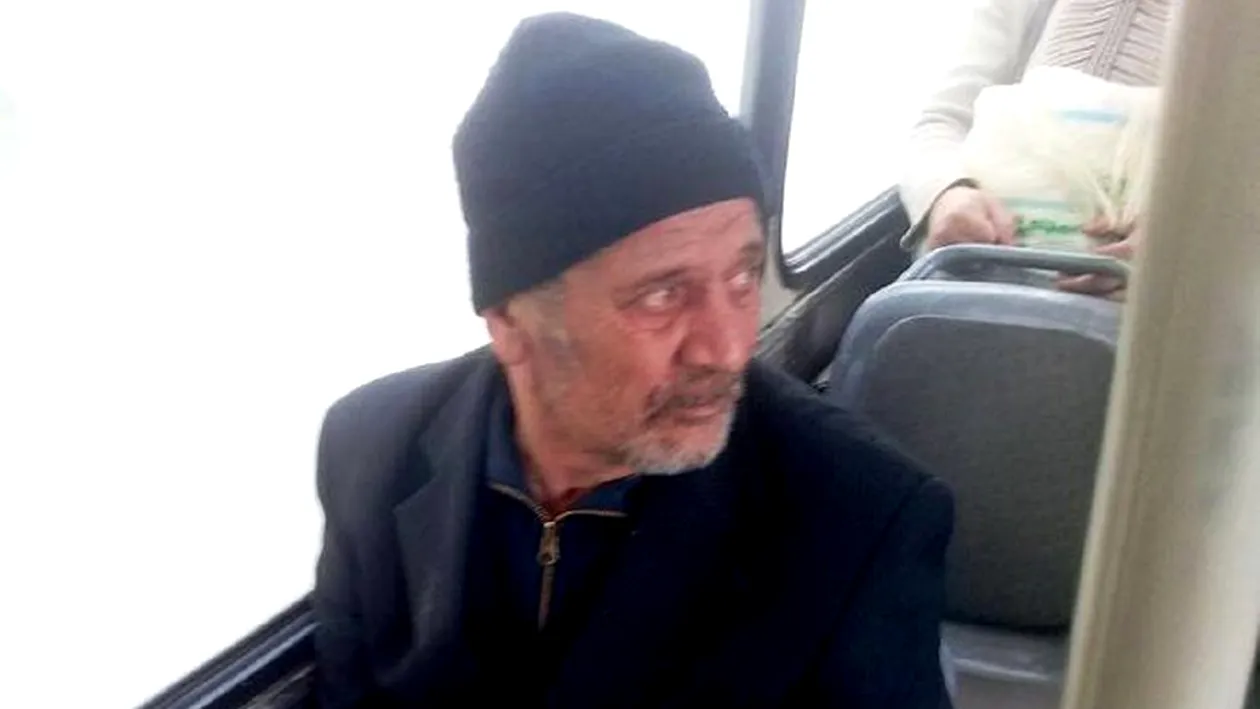 Ce a păţit acest bătrân după ce s-a urcat în autobuz, în Iaşi, fără să poarte mască de protecţie! Linşat de călători: Vai şi amar