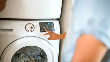 La ce temperatură trebuie să îţi speli, de fapt, hainele în maşina de spălat