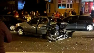 Accident grav provocat de fiul lui Leonard Doroftei în Ploiești! Tânărul butona telefonul mobil la volan