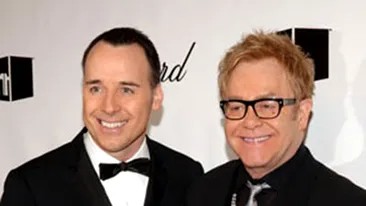 Elton John şi partenerul său de viaţă, David Furnish, vor avea un al doilea copil!