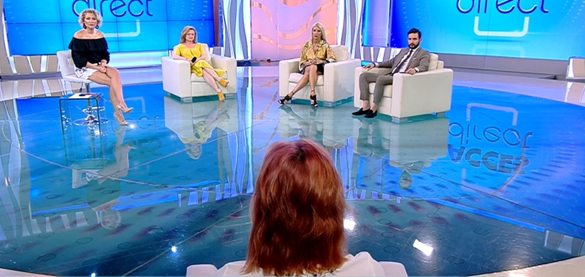 Postul de asistentă la "Acces Direct" este unul la care visează multe domnișoare (Foto: Facebook)