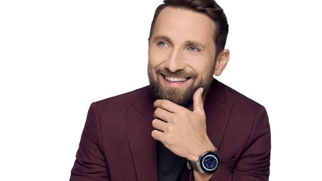 Cum a reacţionat Dani Oţil când a văzut prima imagine postată cu chipul fiului său: "Nu e al meu"