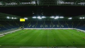 Record! De câte ori a putut fi întrerupt de sirene meciul din Ucraina. Ireal cât a durat partida dintre Dnipro-1 şi FC Oleksandriya