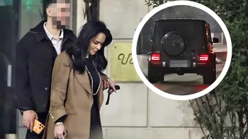 Apariție rară în cluburile din București. Ce a făcut moștenitoarea Antenei 1 cu cavalerul din imagini după miezul nopții