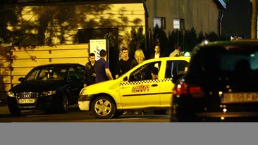 Vladau trebuie sa plateasca 10.000 E pentru un sarut, asa ca se multumeste doar cu imbratisari! Se tine la distanta de femei!