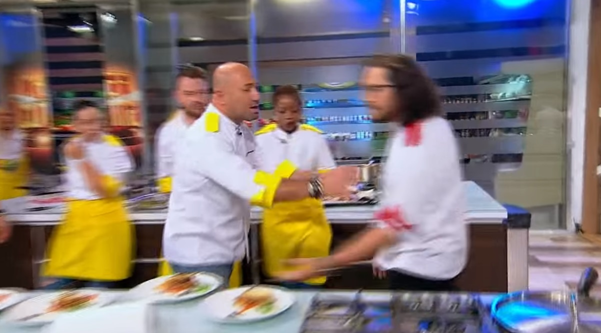 Momente tensionate la Antena 1! Urlete şi îmbrânceli între Dumitrescu şi Scărlătescu la “Chefi la cuţite”