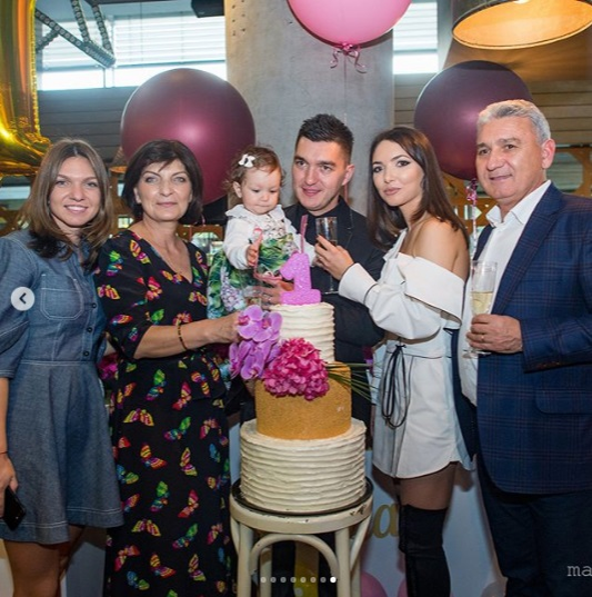 Simona Halep are un frate care a avut și el o carieră în tenis. Uite cum arată Nicolae Halep și ce familie frumoasă are