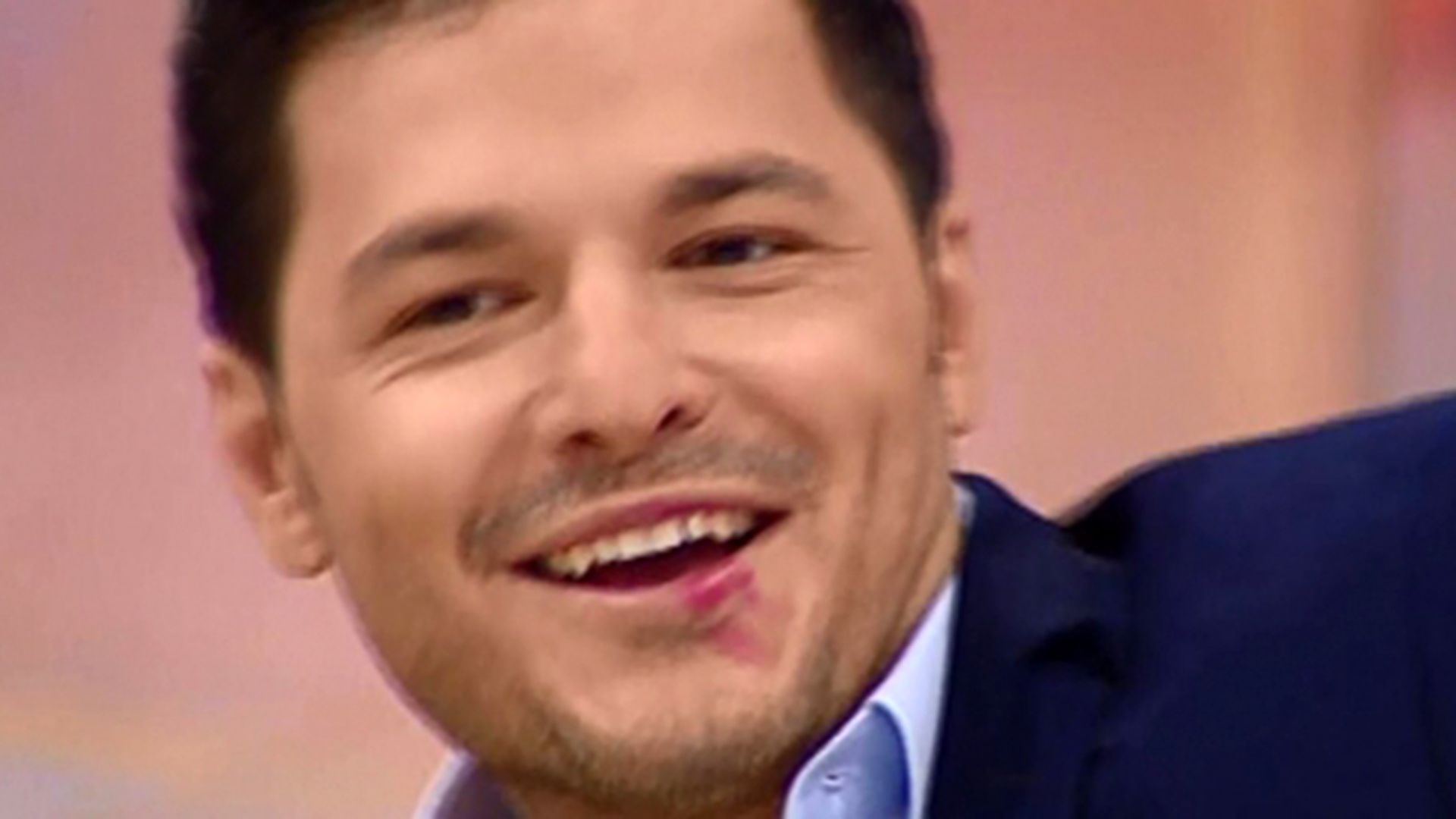 INCREDIBIL! Liviu Varciu, sarut pasional cu... TEO in direct: "Eu dezvirginez cu limba!"